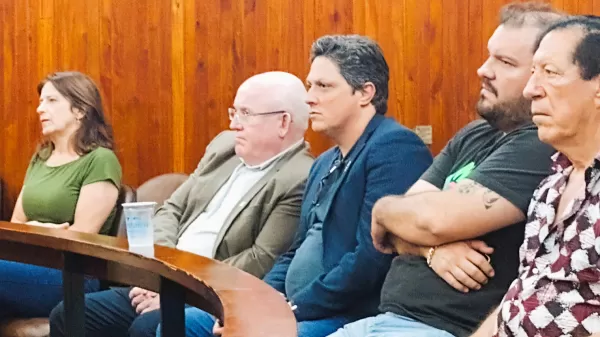 Projeto que altera horário de funcionamento do comércio no fim de ano em Marília é novamente adiado