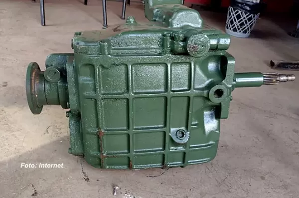 Criminosos levam câmbio de caminhão e "depenam" carro em Marília