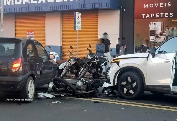 Acidente no centro de Marília deixa motociclista gravemente ferido