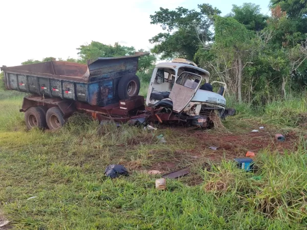 Caminhoneiro sofre acidente, mas o pior estava por vir e terminou em duas mortes