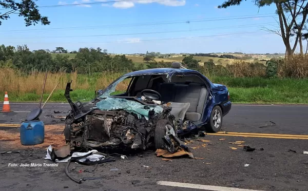 Mulher fica gravemente ferida em acidente na SP-294