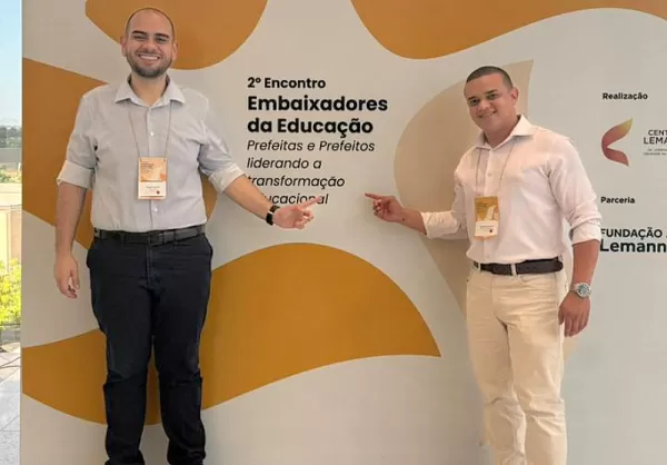 Prefeito de Pompeia participa de encontro nacional sobre educação em Sobral (CE)