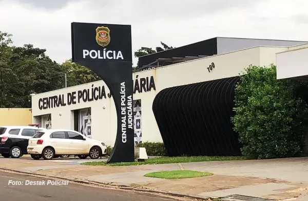 Jovem grávida é assaltada e mantida refém por criminoso