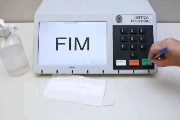 Novos prefeitos poderão ter mandato de cinco anos, mas sem reeleição