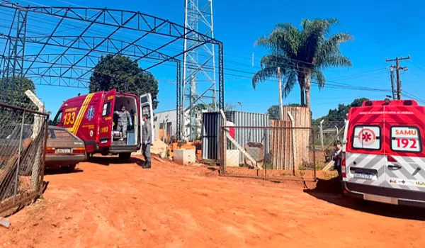 Operário sofre descarga elétrica e cai de quatro metros durante obra
