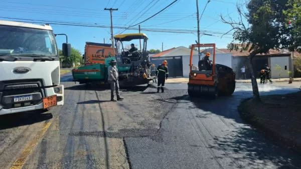 Prefeitura de Marília inicia recapeamento da Rua Urias Avelino de Morais, no bairro César de Almeida