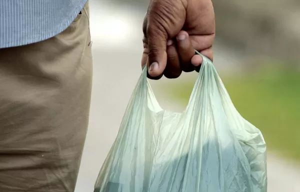 Lei que proíbe uso de sacolinhas plásticas em Marília entra em vigor nesta terça-feira 