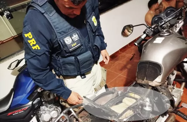 PRF apreende droga em fundo falso de motocicleta na BR-153
