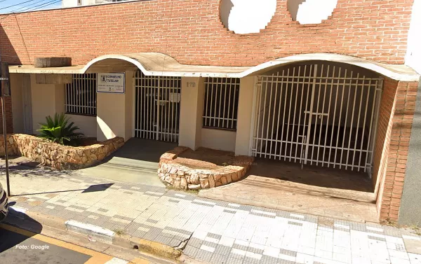 Casa usada para cuidar de crianças é investigada pelo Conselho Tutelar. Entenda as regras para esses espaços
