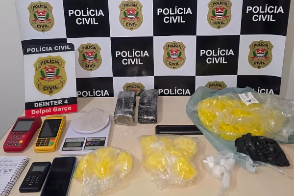 Rapaz guarda drogas em casa e vai trabalhar. Acabou preso em operação da Polícia Civil