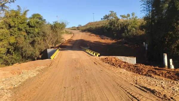 Nova Ponte do Prata é concluída e melhora acesso de produtores e moradores da zona rural de Marília