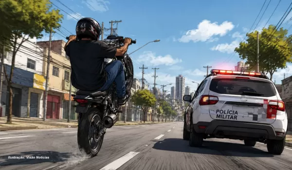 Jovem empina moto, foge da PM e fica a pé em Marília