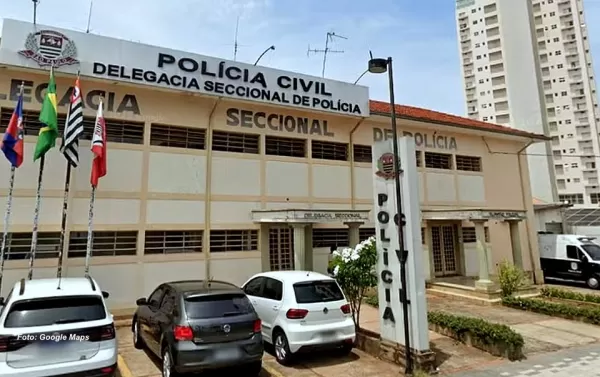 Professora é punida após negar pedidos de ir ao banheiro e aluna urinar na roupa em sala de aula