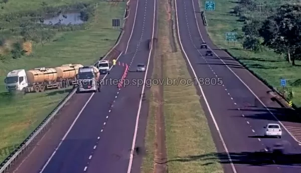 Motorista de carreta-tanque tem 