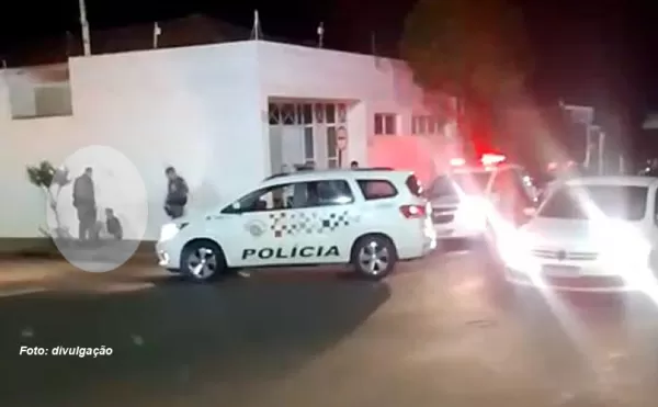 Ladrão é baleado após morador encontrar a casa arrombada