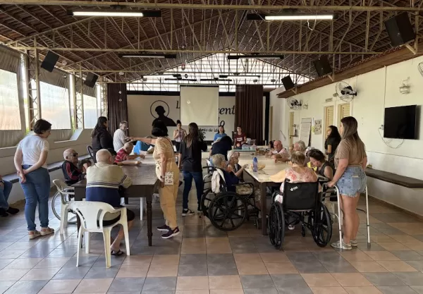 Acadêmicos do curso de Medicina Veterinária da Unimar promovem ações sociais no Lar São Vicente de Paulo e no CACAM de Marília