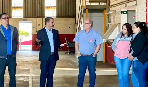 João Pinheiro visita centro de transporte coletivo Sorriso de Marília