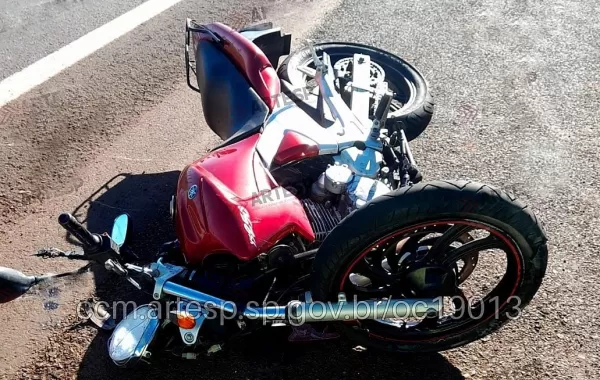 Motociclista morre após bater na traseira de caminhão na SP-333
