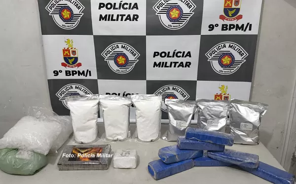 Traficantes são flagrados desenterrando drogas em sítio em Marília