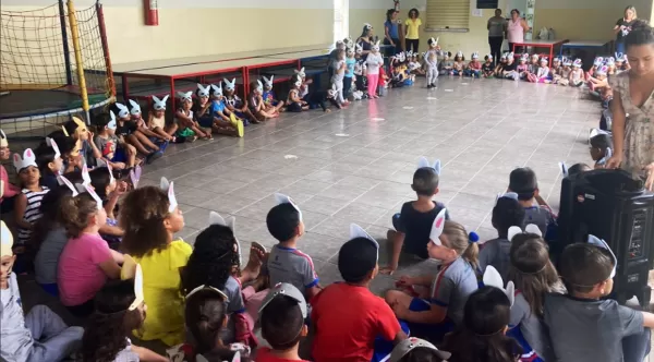 Prefeitura de Vera Cruz distribui mais de mil ovos de Páscoa às crianças da rede municipal de ensino