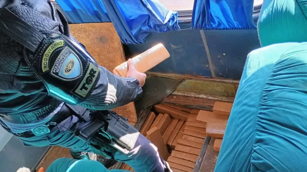 Polícia Rodoviária apreende cerca de uma tonelada de maconha em ônibus de trabalhadores rurais