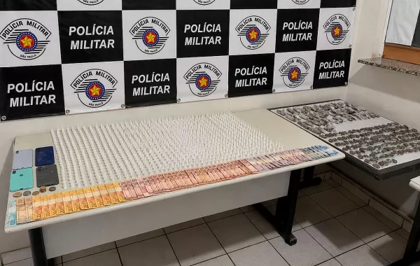 Operações da PM apreendem mais de 2,3 mil porções de drogas e prendem quatro pessoas