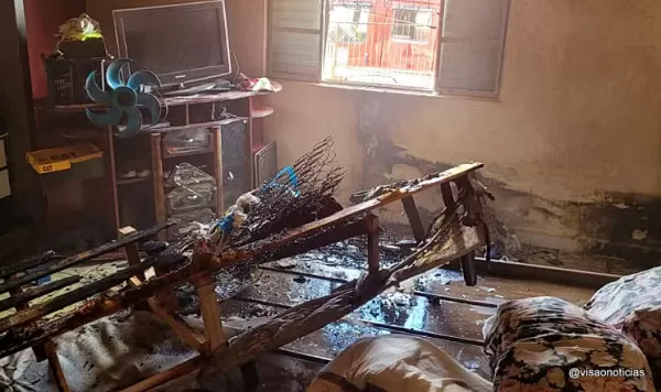 Adolescente sofre queimaduras ao tentar combater incêndio