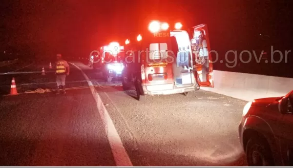 Criminoso tenta fugir da polícia, pula de viaduto e acaba morrendo