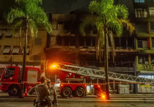 Incêndio em pousada deixa dez pessoas mortas em Porto Alegre