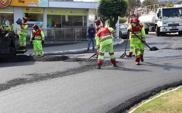 Prefeitura de Marília faz recapeamento de vias públicas na região do do Jardim Aquarius