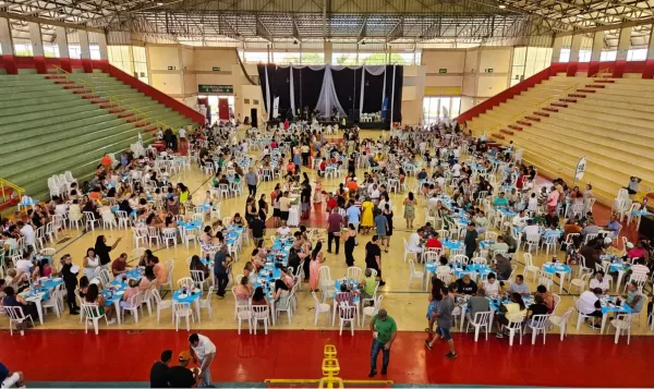 Pompeia: Gestão Diogo Ceschim reforça compromisso com os servidores em grande confraternização municipal