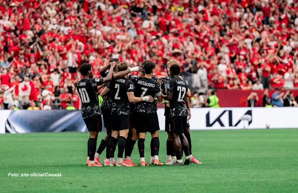 Com gol no final, Canadá é a primeira seleção nas oitavas da Copa