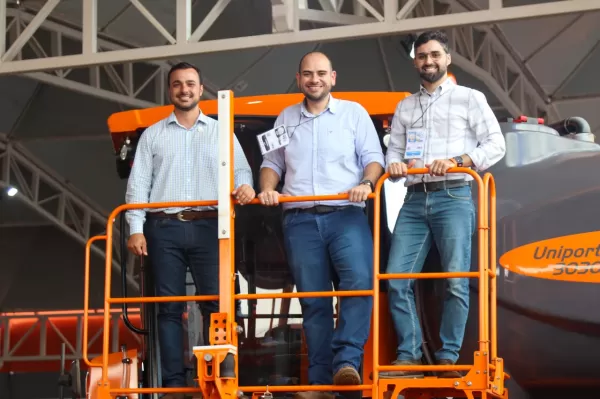 Agrishow 2025: na maior Feira Agro do Brasil, prefeito de Pompeia, Diogo Ceschim, reforça parcerias e apoia empresas locais