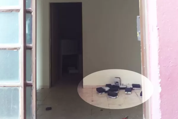 Criminosos levam até geladeira e móveis de apartamento da CDHU em Marília