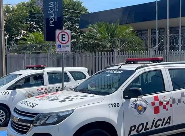 Mulher usa aplicativo para vender drogas e acaba presa pela Polícia Militar
