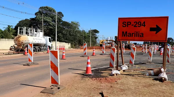 Implantação de passarela terá "pare e siga" na SP-294 em Marília
