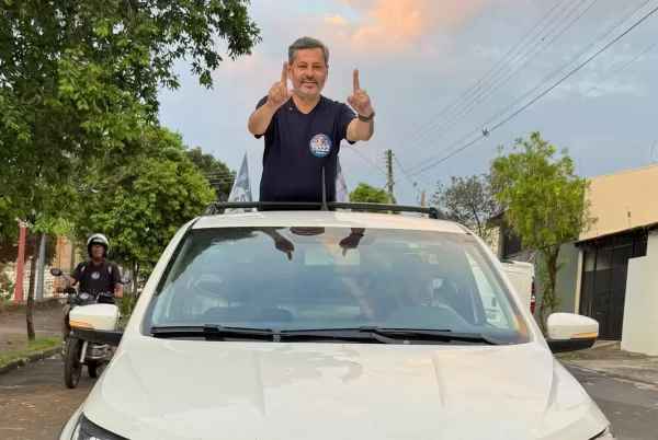 Candidato a deputado estadual Rogerinho faz carreata por Alvinlândia, Lupércio e Marília