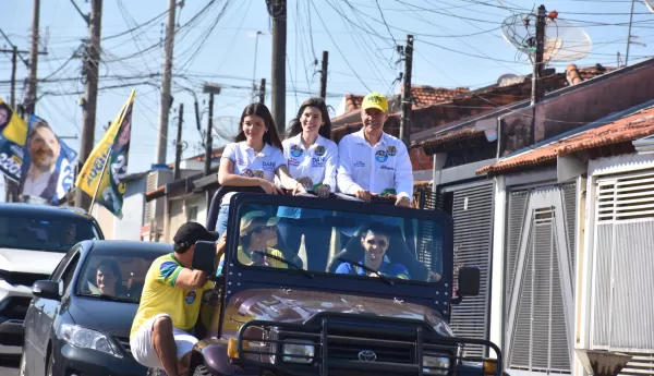 Dani Alonso e Capitão Augusto fazem carreata pela zona norte de Marília