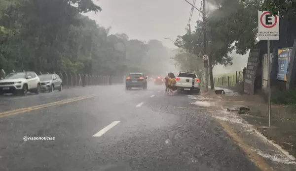 Temporal provoca vários pontos de alagamento em Marília