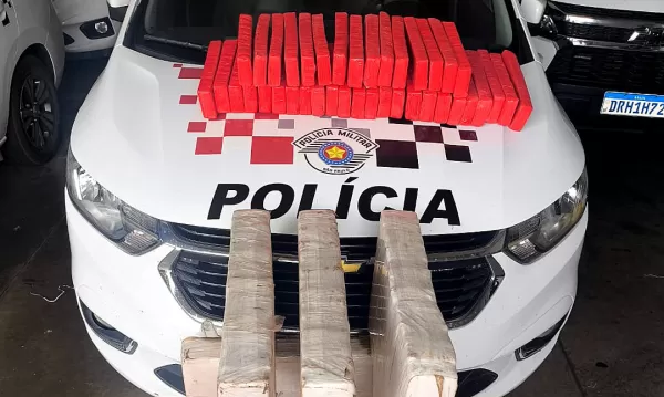 Polícia Militar apreende em Marília quase 150 quilos de maconha após perseguição e acidente