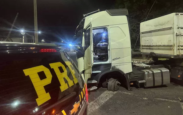 "Muito louco" por cocaína e rebite, caminhoneiro coloca em risco motoristas na BR-153