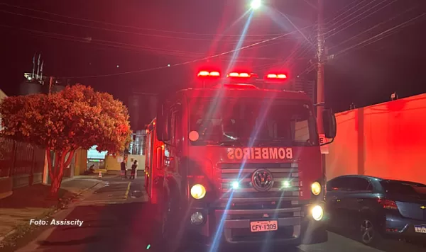 Vazamento de amônia mobiliza bombeiros e provoca evacuação de fábrica