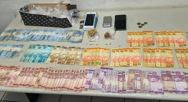 Em pouco mais de uma hora, PM flagra duas pessoas por tráfico