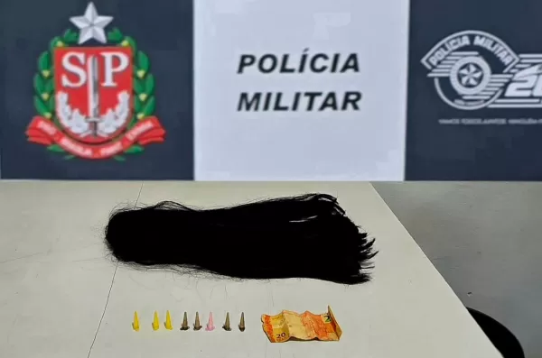 Mulher esconde crack dentro da peruca. Mas, plano não deu certo!