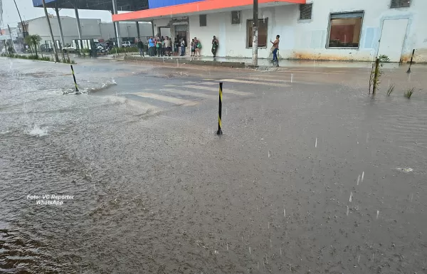  Alagamento em avenida na zona Sul de Marília causa transtornos
