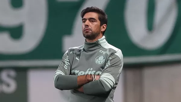 Palmeiras: Leila banca o “fico” e descarta demissão de Abel Ferreira