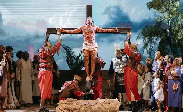 Auto de Páscoa 'Amigos de Jesus' em Marília soma público de 10 mil pessoas durante apresentações