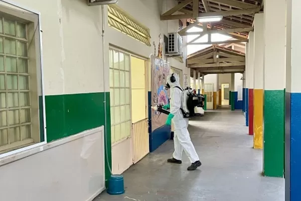 Dengue: com alto risco de transmissão, Saúde faz nebulização de escolas em Marília