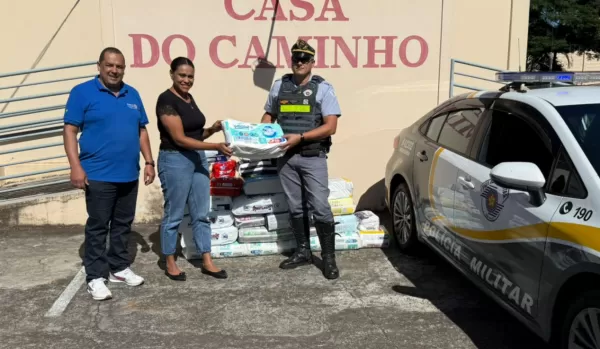 Campanha da Polícia Rodoviária, que começou em Marília, entrega 800 fraldas geriátricas