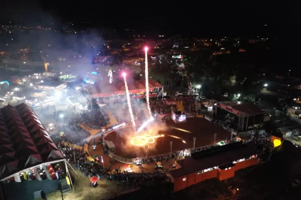 Festa do Peão de Pompeia prossegue neste sábado com show de  Antony & Gabriel